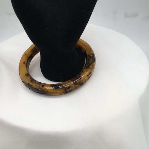 Bakelite Bangle Carved Butterscotch and Rootbeer - Picture 8 of 8